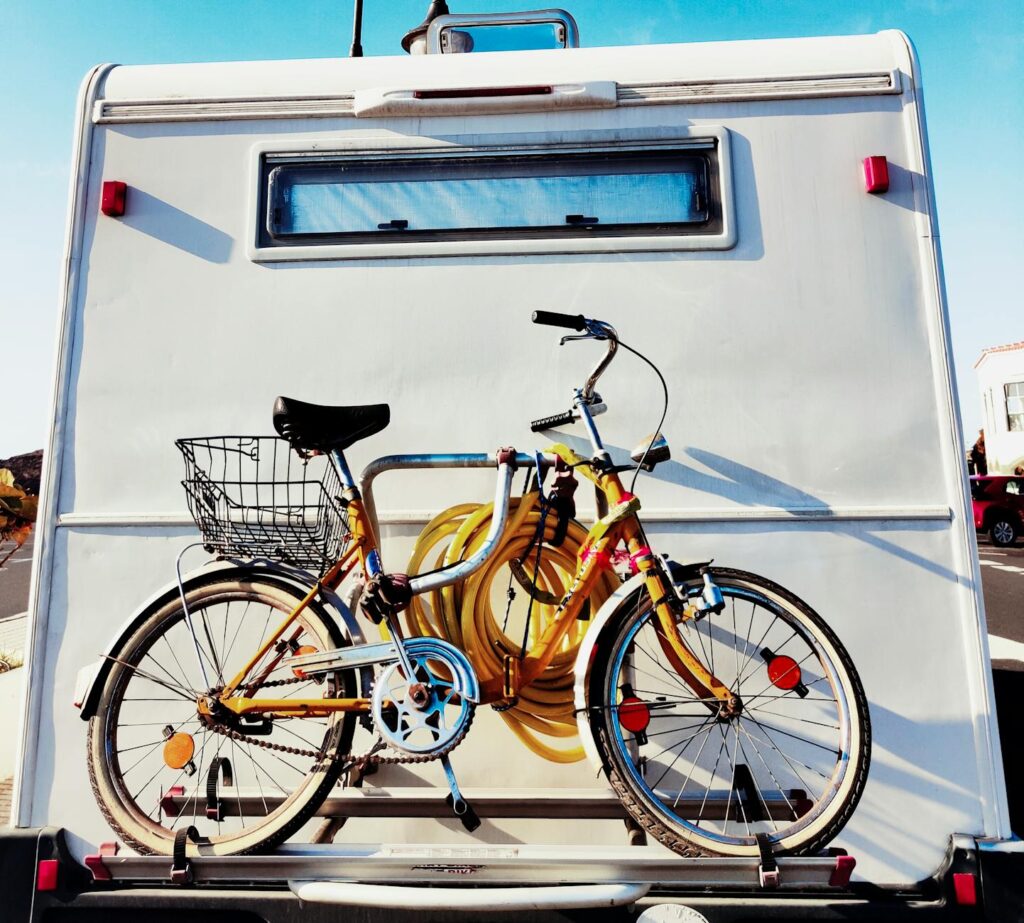 Camper de viaje con bicicletas