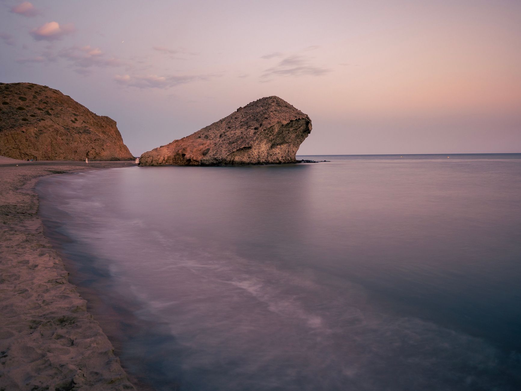 Paisaje arido de Cabo de Gata para una ruta camper responsable